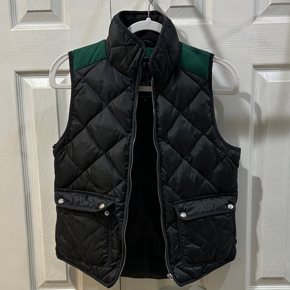 Lauren James Preptec Black and Green Quilted Men’s puffer vest. Down filler.